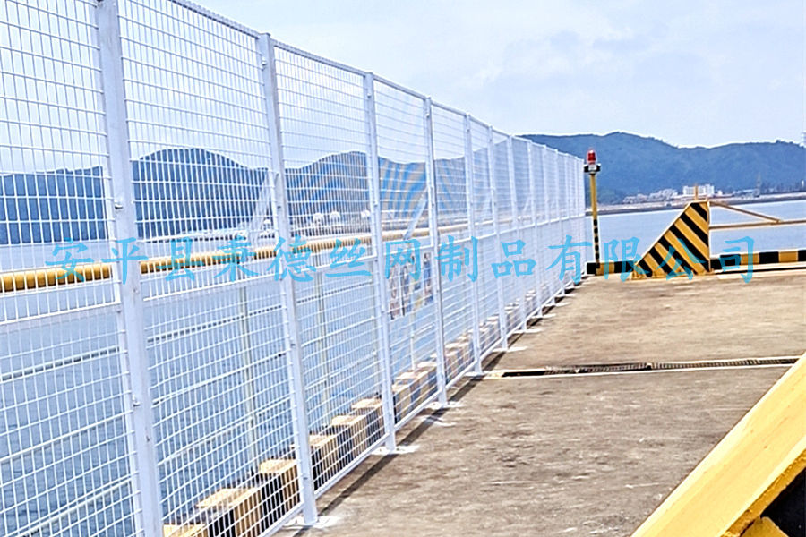 廣東海邊防護隔離網項目